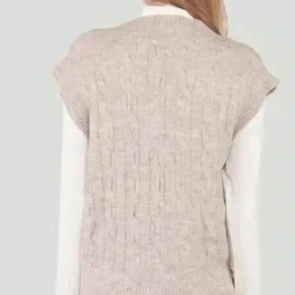 NWT- Black Tape Cable Knit V Neck Sweater Vest in Soft Oatmeal - Picture 2 of 6